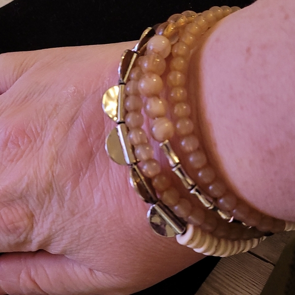 "snake like" bracelet,  New without tags - Picture 3 of 5